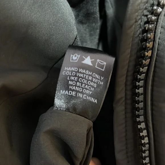 Oversized Black Puffer Jacket - Picture 5 of 8